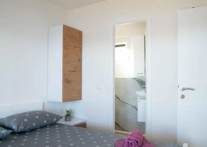 Mobilehome In - Paklenica Riviera 51117 * Posedarje