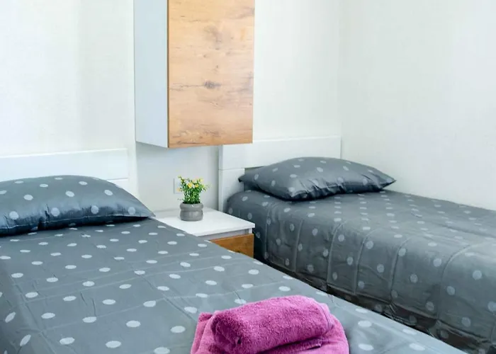 Mobilehome In - Paklenica Riviera 51117 Posedarje