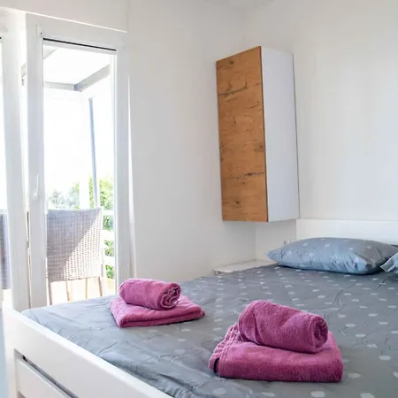 База отдыха Mobilehome In - Paklenica Riviera 51117 Поседарье