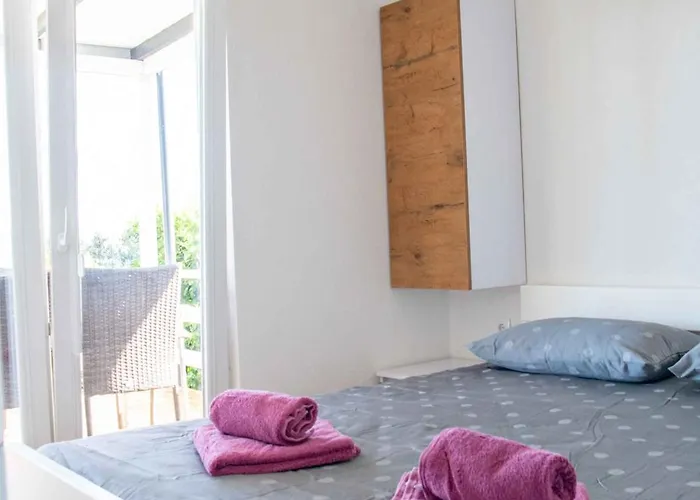 База отдыха Mobilehome In - Paklenica Riviera 51117 Поседарье